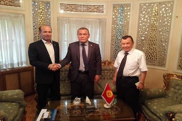 آمادگی قرقیزستان برای انتقال کالا از طریق بندر چابهار/ رونق ترانزیت کالا درگرو راهاندازی خط ریلی/ ارائه تخفیفهای ویژه برای متقاضیان سرمایهگذاری در بندر چابهار جلسه