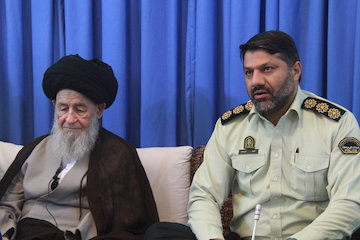 برخی افراد با پول و نفوذ اقدام به زمین خواری میکنند علوی