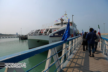 کاهش انتظار نوبت کشتیهای استاندارد و بزرگ در بندر شهیدرجایی/توصیه به استفاده از ظرفیت سایر بنادر برای تردد کشتیهای کوچک  آغاز به کار شناور ساخت داخل در بنادر هرمزگان با حضور وزیر راه و شهرسازی