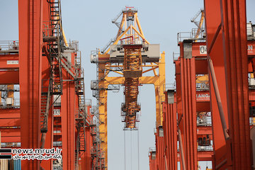 نصب دستگاه پایش آنلاین آلودگی نفتی برای اولین بار در کشور/ تخلیه و بارگیری بیش از ۶۲ میلیون تن کالای غیر نفتی افتتاح ۱۵ دستگاه ترانستینر ساخت ایران در بندر شهید رجایی با حضور وزیر راه و شهرسازی