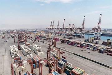 انجام ۸۵ درصد تخلیه و بارگیری کالاهای کانتینری در بین بنادر کشور در بندر شهید رجایی بندر شهید رجایی