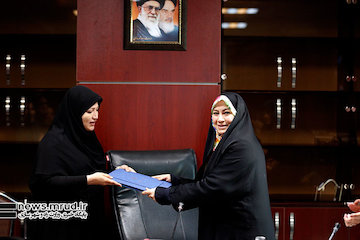 لوح سپاس به نایب رییس سازمان بینالمللی دریانوردی اهدا شد/ قدردانی از نقش زنان  در صنعت دریانوردی  برگزاری چهارمین جلسه مشاور امور بانوان با مشاوران بانوان سازمان ها و شرکت های تابعه