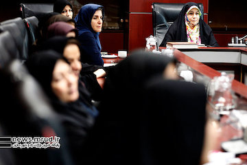ساختارهای تشکیلاتی امور زنان و خانواده در سازمانها و شرکتهای تابعه وزارت راه تشکیل شد/ برگزاری چهارمین نشست مشاوران امور زنان و خانواده  برگزاری چهارمین جلسه مشاور امور بانوان با مشاوران بانوان سازمان ها و شرکت های تابعه