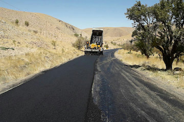 آغاز عملیات روکش آسفالت گرم محور القورات خراسان جنوبی محور القورات