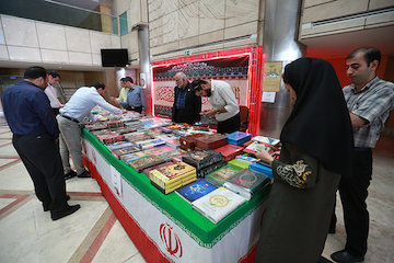كاركنان وزارت راه و شهرسازی بهمناسبت گرامیداشت روز کارمند خون اهدا کردند برنامه های هفته دولت