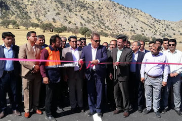 بهره برداری از روکش آسفالت ۲۵ کیلومتر از راههای روستایی شهرستان رستم بهره برداری راه