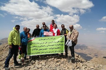 صعود تیم کوهنوردی وزارت راه و شهرسازی به قلل دنای شرقی کوهنوردی