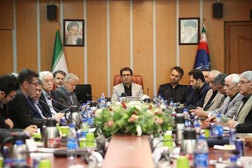 فاز اول هوشمندسازی بنادر تا سال ۱۴۰۰ نهایی میشود/ ارتقای بهرهوری در حملونقل مستلزم بهکارگیری فناوریهای نوین است جلسه