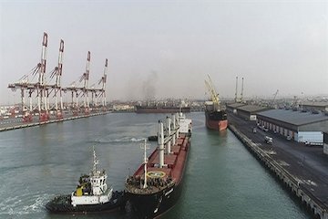 لزوم فعالتر شدن اقتصاد خرد کشور با توسعه هرچه بیشتر بنادر کوچک / رشد مثبت ۴درصدی تخلیه و بارگیری کالا در بنادر هرمزگان بندر شهید رجایی