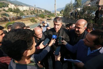 رکورد جدید در محرومیتزدایی با ساخت ۳۰۰۰ کیلومتر راه روستایی / اسکله روروی بندر امیرآباد در حال آمادهسازی است پل سفید