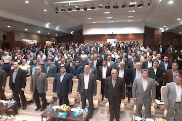 شهرداران و مدیران استانی همه ظرفیتها و منابع خود را برای تحقق بازآفرینی شهری به کار گیرند / توجه ویژه به مسائل زیستمحیطی در اجرای پروژههای عمرانی  مراسم