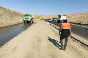 پیشرفت فیزیکی ۳۰ درصدی در تعريض محور ارومیه - اشنویه حاصل شد قيرپاشي