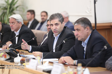 مکاتبه با وزیر کشور و بانک مرکزی برای صدور پروانه های ساختمانی و مجوز تاسیس صندوق زمین و مسکن/ استفاده از اراضی بخش خصوصی در برنامه اقدام ملی/ ابلاغ بخشنامه رییسجمهور به استانداران برگزاری چهاردهمین جلسه شورای مسکن در سال 98