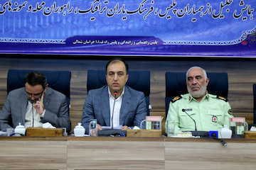 فرمانده انتظامی استان خراسان شمالی از ۵ نفر راننده مسافری استان تقدیر كرد هفته انتظامي
