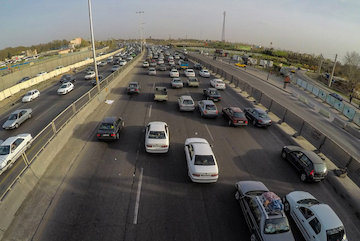 کاهش ۱۰.۶ درصدی ترددهای برون شهری نسبت به روز قبل / محدودیت ترافیكی در ۶ محور بابت بازگشت زائران اربعین حسینی جاده