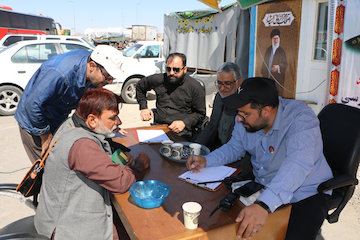 بازدید رئیس شورای هماهنگی امور راه و شهرسازی  سیستان و بلوچستان از زائران پاکستانی در زائر سرای امام رضا(ع) موكب