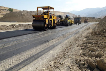 آغاز آسفالت واريانت ميشخاص در محور ايلام- بدره- دره شهر غلطك