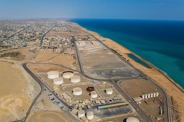 عملیات فاز ۲ طرح توسعه بندر شهید بهشتی در دست اجرا است/ بندر چابهار توان تخلیه روزانه ۱۲ هزار تن کالا را دارد چابهار