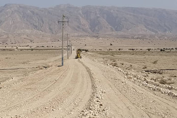 بهسازی راه روستایی احمد محمودی جویم لارستان با مشارک خیرین راه خاكي