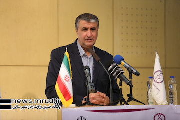 نباید خانههایی بسازیم که فقط خوابگاه باشند/ با پیمانکاران خارجی علاقمند به مشارکت در طرح اقدام ملی مسکن قرارداد میبندیم/ دانشجویان ایرانی ساکن چین در هواپیما نیز قرنطینه بودند سومین گردهمایی بزرگ خیرین راه و ترابری روز پنجشنبه بیست و سوم آبان ماه با حضور محمد اسلامی وزیر راه و شهرسازی برگزار شد
