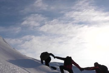 نجات دو گردشگر فرانسوی با استفاده از اطلاعات ماهوارهای نجات کوهستان