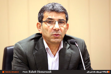 نيازمند راهاندازی سامانههای پاسخ سریع زلزله هستيم/ از هوشمندسازي به خوبي استفاده نشده/ بیتوجهی به پژوهش یکی از دلایل ناکارآمدی سیستم اداری/ تعامل با مركز تحقيقات افزايش يابد محمد شکرچی زاده