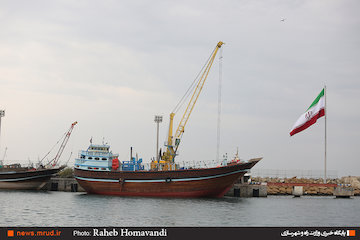 تخصیص ۱۵ هزار میلیارد تومانی برای توسعه بنادر و پسکرانه ها/ افزایش ظرفیت بنادر به ۲۷۰ میلیون تن / تکمیل راه آهن چابهار - زاهدان تا پایان سال ۱۴۰۰ بندر شهید کلانتری چابهار