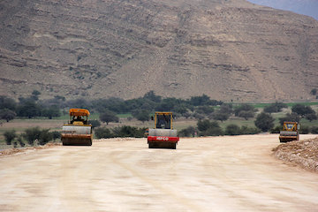 پیشرفت ۵۰ درصدی پروژه احداث باند دوم لار- بستک غلطك