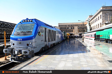 ارزش افزوده ۳ برابری هر دستگاه لکوموتیو جدید  در سال آیین بهره برداری ازدویست و چهل و سه دستگاه انواع واگن و لکوموتیو