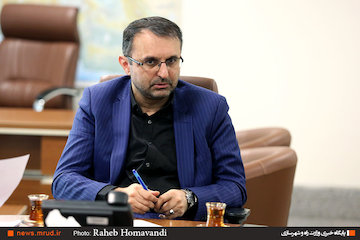 بروزرسانی آییننامه طراحی راههای شهری بر مبنای اصول حمل و نقل پایدار  شهرام آدم نژاد