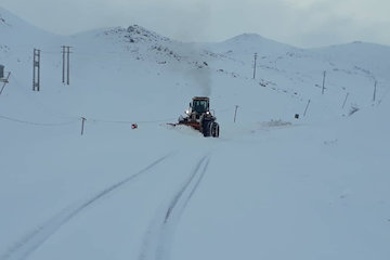 مسدود شدن راه ارتباطی۱۲۵ روستای حاشیه تفتان و میرجاوه/ تماس با ۱۴۱  برف سنگين