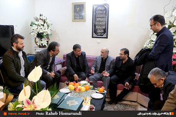 دیدار وزیر راه و شهرسازی با خانواده یکی از جانباختگان حادثه هواپیمای اوکراینی  دیدار وزیر راه و شهرسازی با خانواده یکی از جانباختگان حادثه هواپیمای اوکراینی