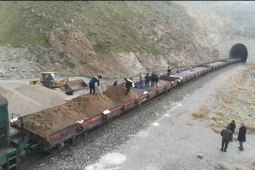 حمل مصالح راهسازی از طریق راه آهن رشت - قزوین 