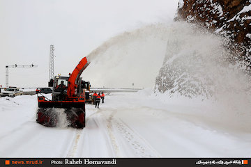آمادگی کامل راهداران استان تهران برای زمستان ۱۴۰۰/ جانمایی حدود ۲۸ پایگاه راهداری زمستانی عملیات راهداری زمستانی در جاده هراز