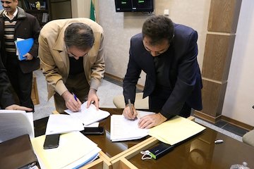 امضای تفاهمنامه قرارداد مشارکتی اداره کل راه و شهرسازی و صداو سیمای استان C:\Users\f.eftekhari\Desktop\IMG_0312.JPG
