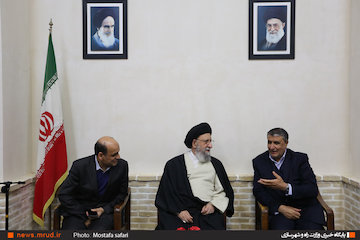 تقویت روابط ایران و ترکمنستان برای تکمیل خط آهن  اینچه برون – ترکمنستان/ خرید ۴۸ هکتار زمین در گرگان برای طرح اقدام ملی مسکن  دیدار وزیر راه و شهرسازی  با آیت الله نورمفیدی