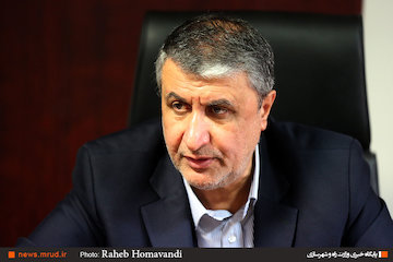 تحویل ۱۰ هزار واحد مسکن مهر پردیس در هفته جاری/ ارسال پیامک به واجدان طرح اقدام ملی مسکن از امروز/ هیچ طرحی برای ساخت خانه های کوچک مقیاس نداریم بازدید وزیر راه و شهرسازی از منطقه یک آزادراه تهران - شمال