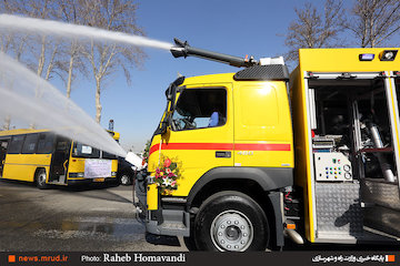 در حوزه آتش نشانی با کمترين حاشيه روبرو بوديم/ بی ادعايی شاخصه فعاليت در حوزه آتش نشانی
  مراسم تحویل دو خودروی آتش نشانی ساخت داخل به شرکت فرودگاهها و ناوبری هوایی ایران