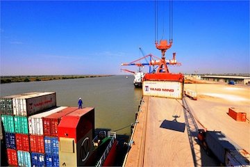 ادامه فعالیت بندر خرمشهر بدون توقف/ مردم نگران صادرات و واردات کالا نباشند/ افزایش ۲۲ درصدی جابه جایی در ۱۲ ماه گذشته بندر خرمشهر