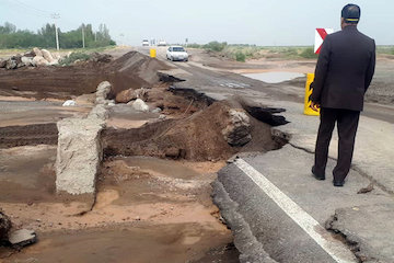 محور ایرانشهر - مهرستان در سیستان و بلوچستان تا اطلاع بعدی مسدود شد بازدید معاون سازمان راهداری از محور رودبار به ایرانشهر