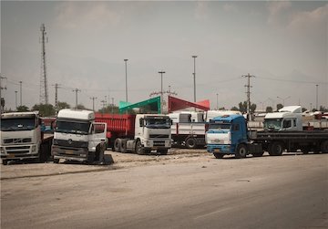 جابجایی بیش از ۵۰۰۰ تن روغن خام تصفیهنشده از بندر امام خمینی(ره)/ آمادگی برای جابهجایی کالاهای اساسی کالای اساسی