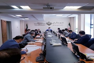 بررسی برنامه و پروژه های وزارت راه و شهرسازی به منظور تحقق شعار "جهش رونق تولید" / تشکیل ستاد ویژه ای جهت مدیریت راهبردی جنبش تولید با مسئولیت وزیر جلسه