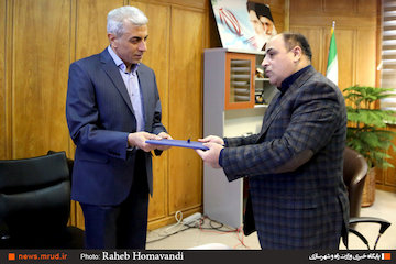 درگذشت مرحوم نگهبان یک ضایعه و شوک بود/  تکریم ارباب رجوع باید با قدرت بیشتر ادامه یابد/ لزوم تداوم روند خوب بحث مبارزه با زمین خواری در استان تهران /  لزوم سرعت بخشی به تکمیل پروژه ها در سال جهش تولید مراسم تکریم و معارفه مدیرکل جدید راه و شهرسازی استان تهران با حضور معاون وزیر راه و شهرسازی