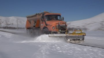 با تلاش راهداران تمامی محورهای مواصلاتی استان اردبیل باز است  U96.jpg