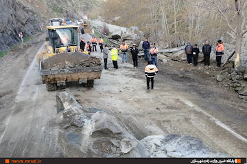 احتمال مسدود شدن محور هراز از امشب مثل مسیر چالوس/ محورهای قزوین – رشت و فیروزکوه جایگزین محورهای هراز و چالوس عملیات بازگشایی کیلومتر 14 جاده چالوس بعد از رانش کوه