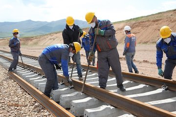 برآورد ۸۰۰میلیارد تومانی بابت اتمام خط آهن همدان - سنندج / ریل گذری در ۳ مقطع برای اتمام پروژه تا پایان سال ۹۹ راه آهن سنندج