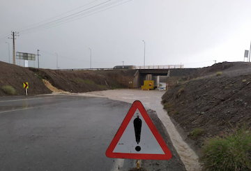 اصلاح محور آسیب دیده زواره _دره باغ آغاز شد
 IMG-20200411-WA0044.jpg