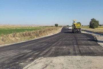 اتمام عملیات روکش آسفات راه روستایی بنه مرتضی به امام زاده محمد بن زید در گتوند خوزستان13