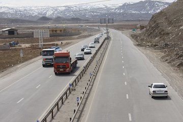 تردد خودرو در محورهای خوزستان طی سه ماه نخست سال کاهش یافت تردد.JPG