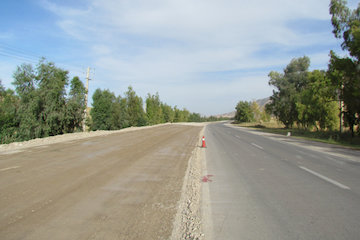 احداث باند دوم محور دره شهر به سمت پل دختر در استان ايلام در حال اجرا است چهار خطه خروجي دره شهر ايلام.JPG